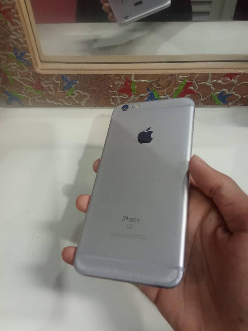 Apple iPhone 6S Plus 2