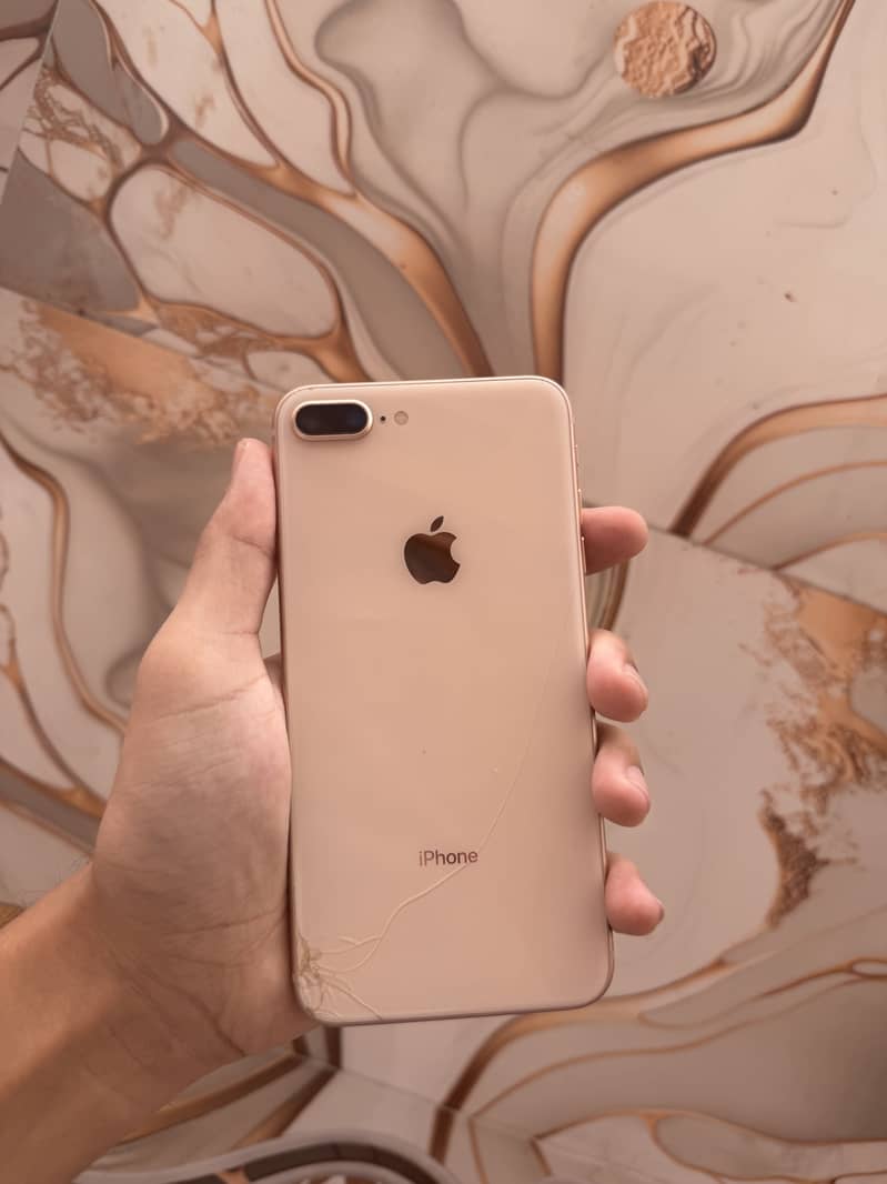 Apple iPhone 8 Plus 3
