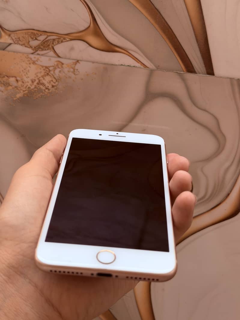 Apple iPhone 8 Plus 4