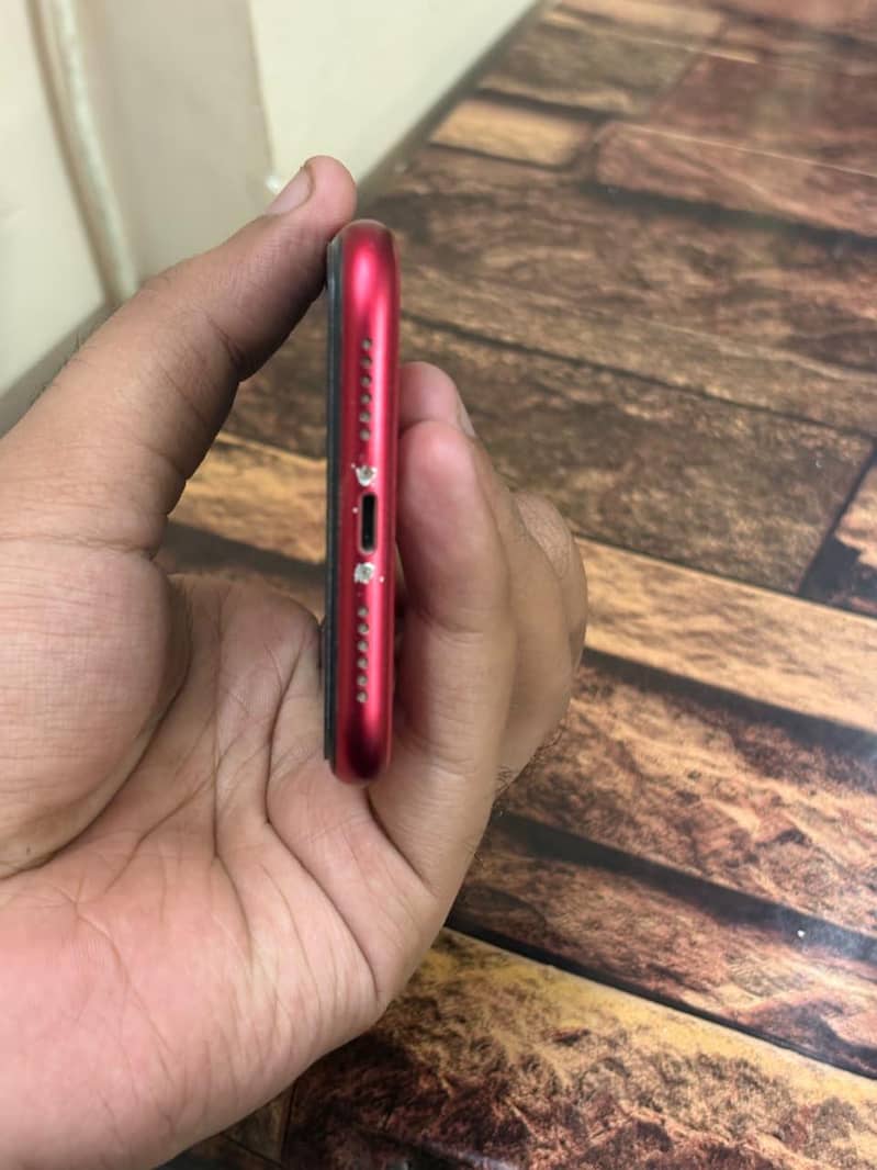 Apple iPhone 11 4