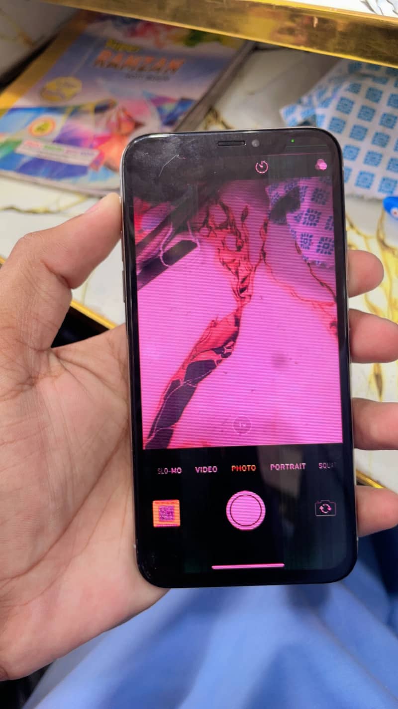 Apple iPhone X 4