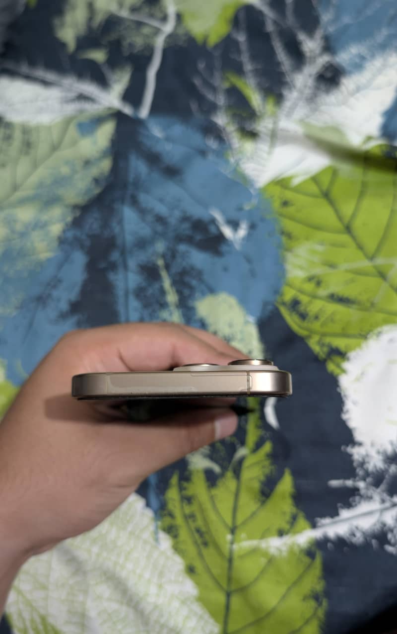 Iphone 16 Pro Max JV 7