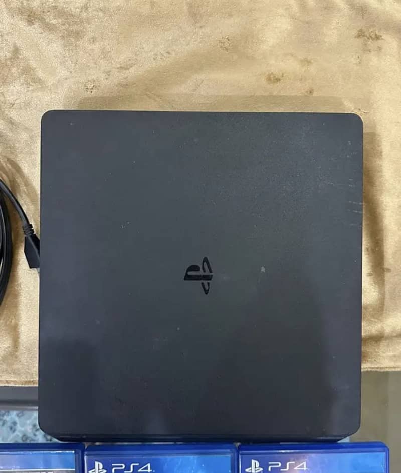 Ps4 slim 2