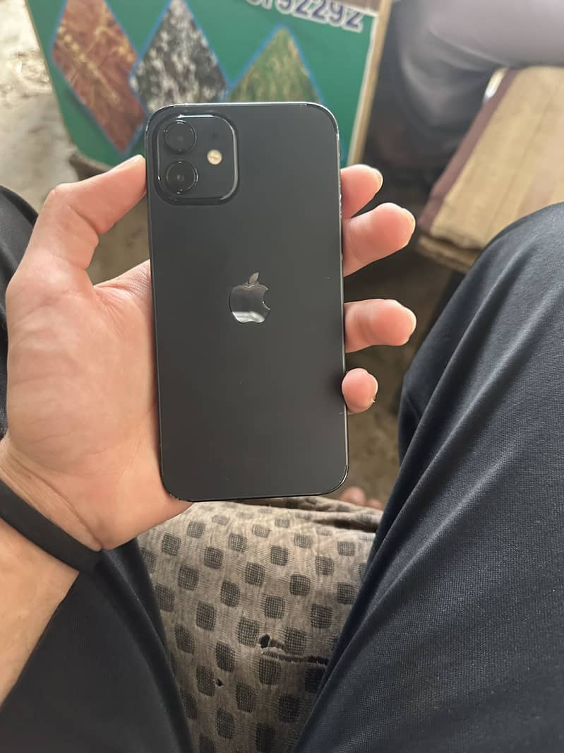 Apple iPhone 12 4