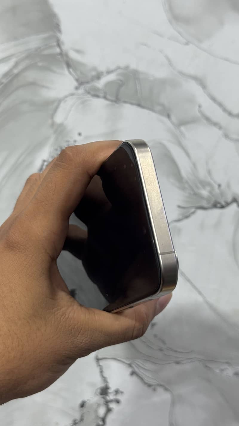 Apple iPhone 15 Pro 2