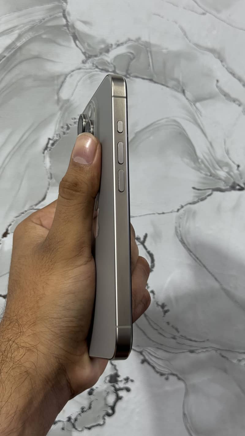 Apple iPhone 15 Pro 4