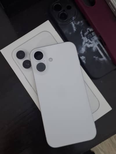 Apple iPhone 16