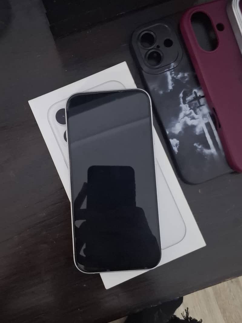 Apple iPhone 16 1