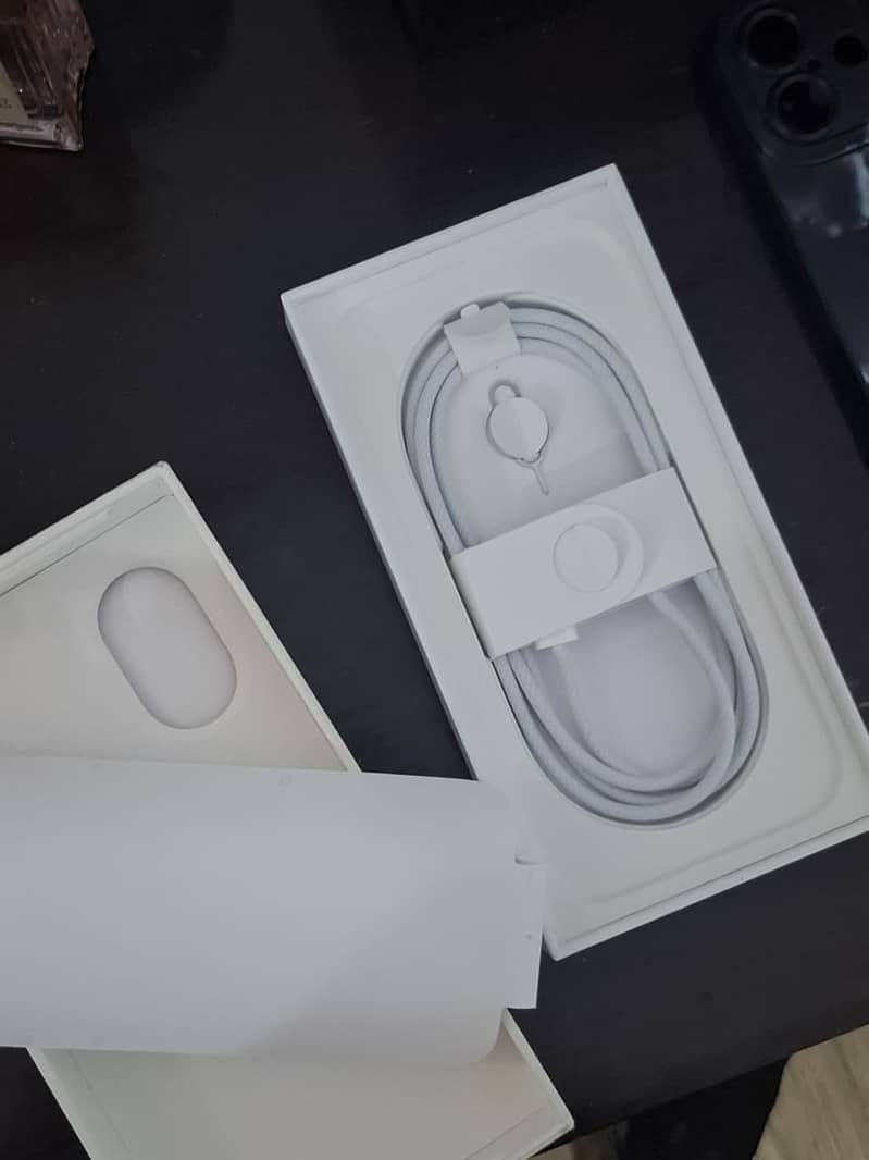 Apple iPhone 16 3