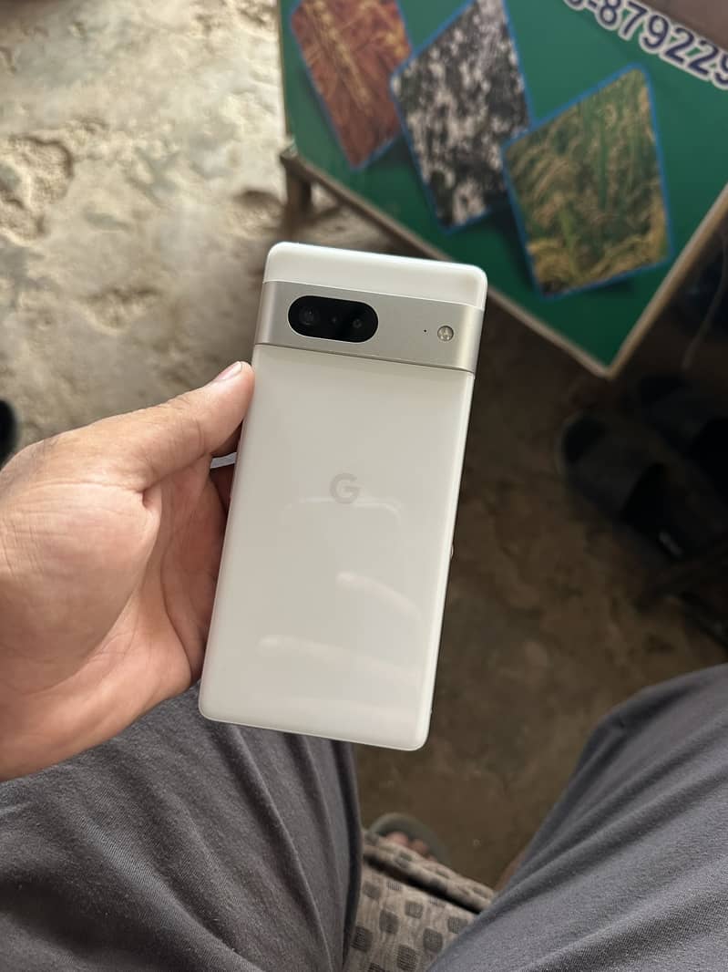 Google Pixel 7 4