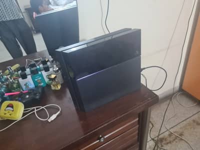 Ps4 fat 500gb with 2 controllers and 5 games , 20 days ps plus extra