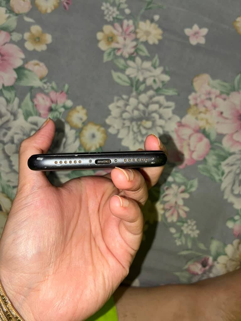 Apple iPhone 11 3