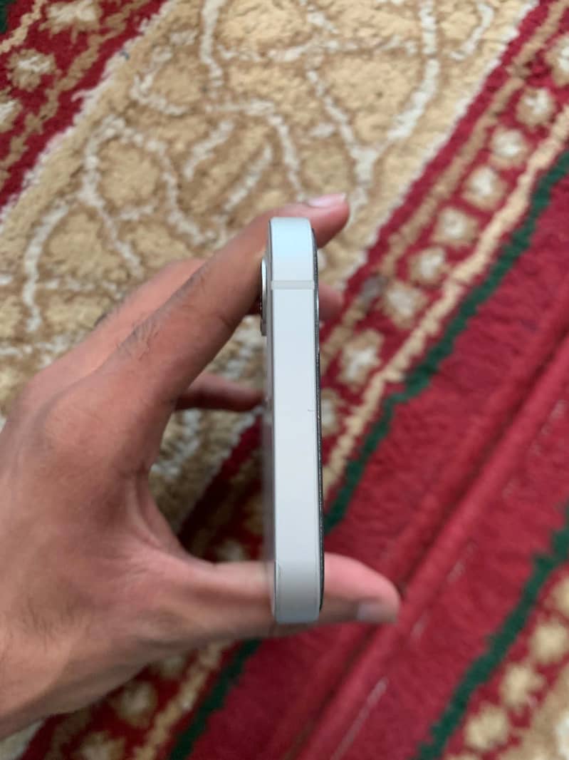 Apple iPhone 12 4