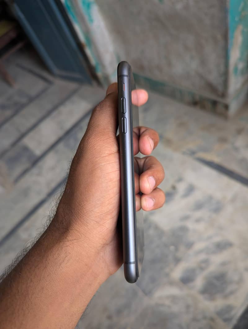 Apple iPhone 11 3