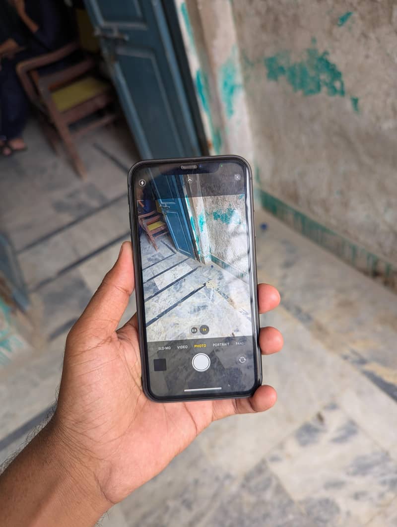 Apple iPhone 11 4