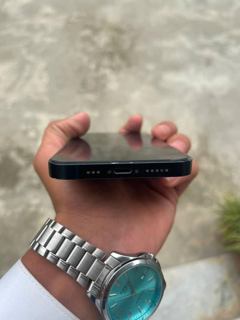 Apple iPhone 13 4