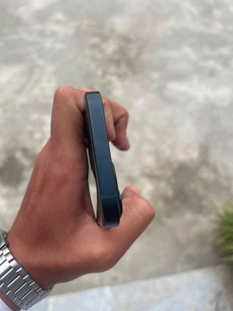 Apple iPhone 13 6