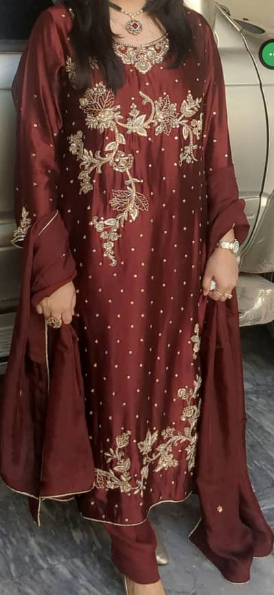 Elegant Maroon Embroidered Formal Dress – Excellent Condition