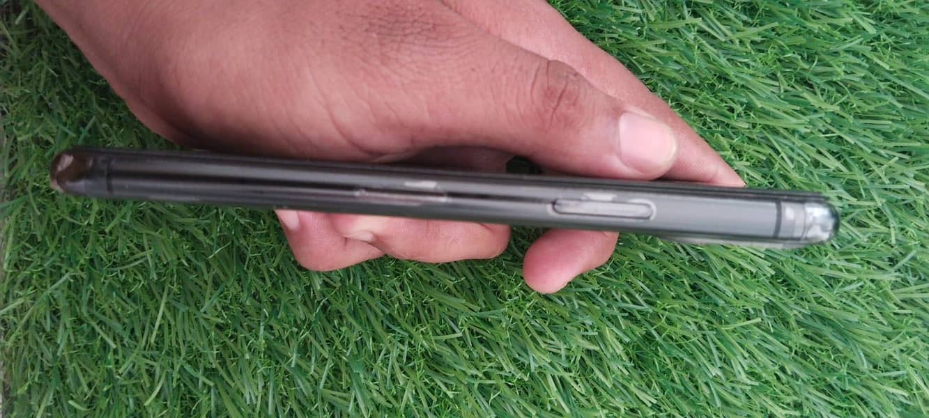 Apple iPhone 11 Pro 6