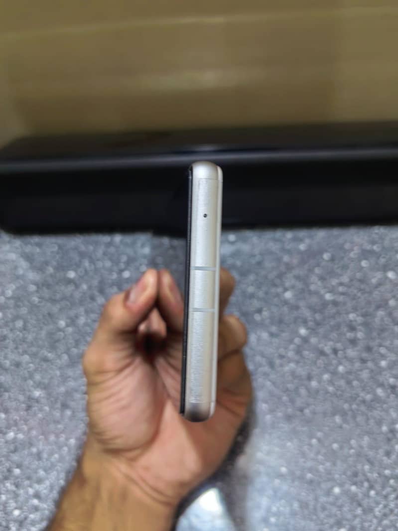 Google Pixel 7a 4