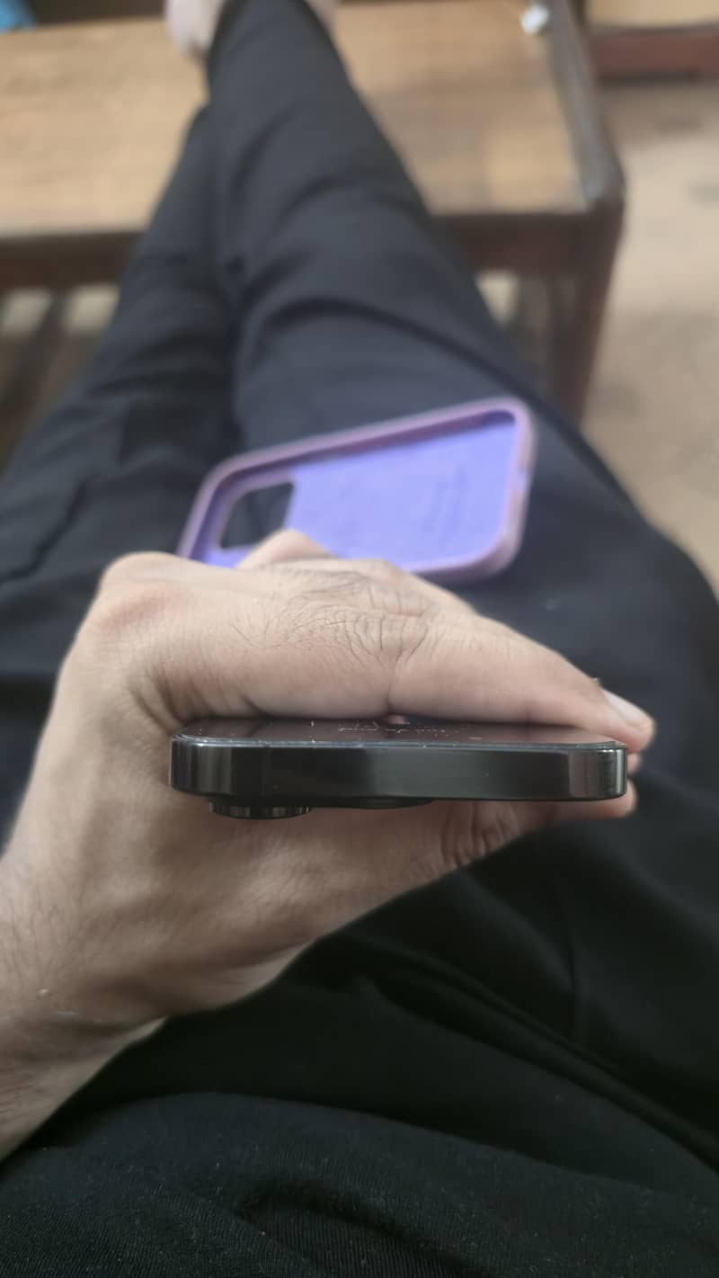 Apple iPhone 14 Pro 2
