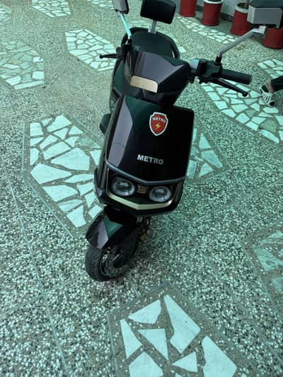 Metro m6 new scooty in black colour 1700km drive