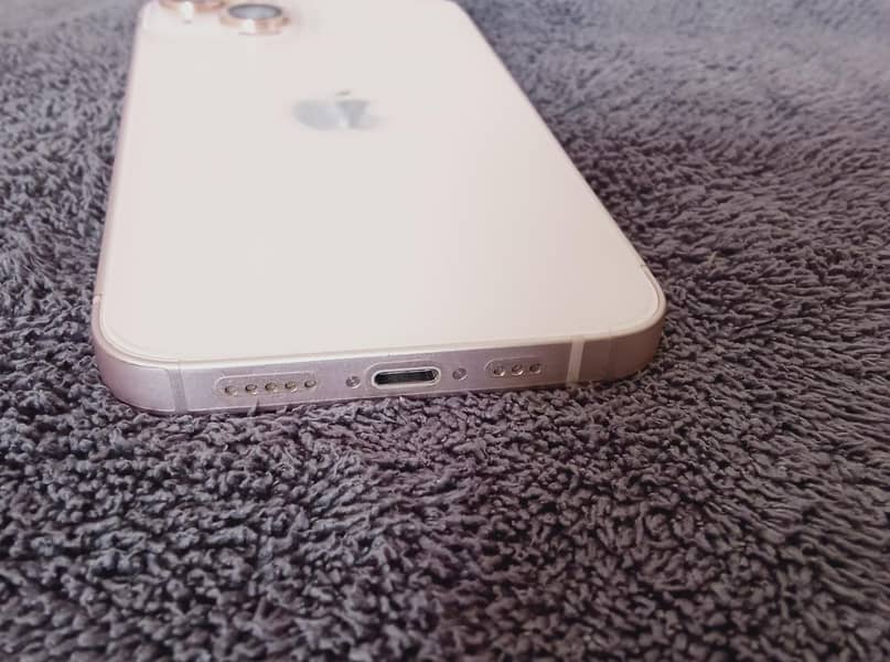 Apple iPhone 13 5