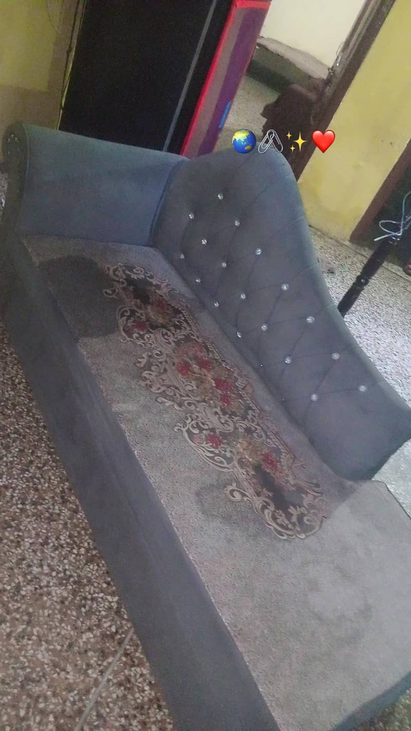 gray sofa 0