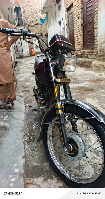 urgent sell my Honda 125 golden edition self start 2024