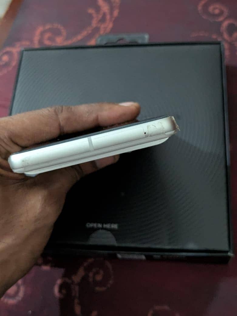 Google Pixel 7 4