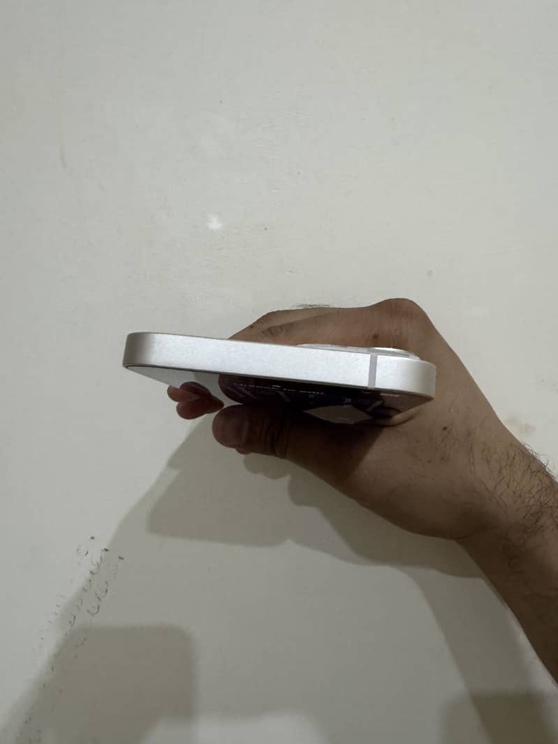 Apple iPhone 13 4