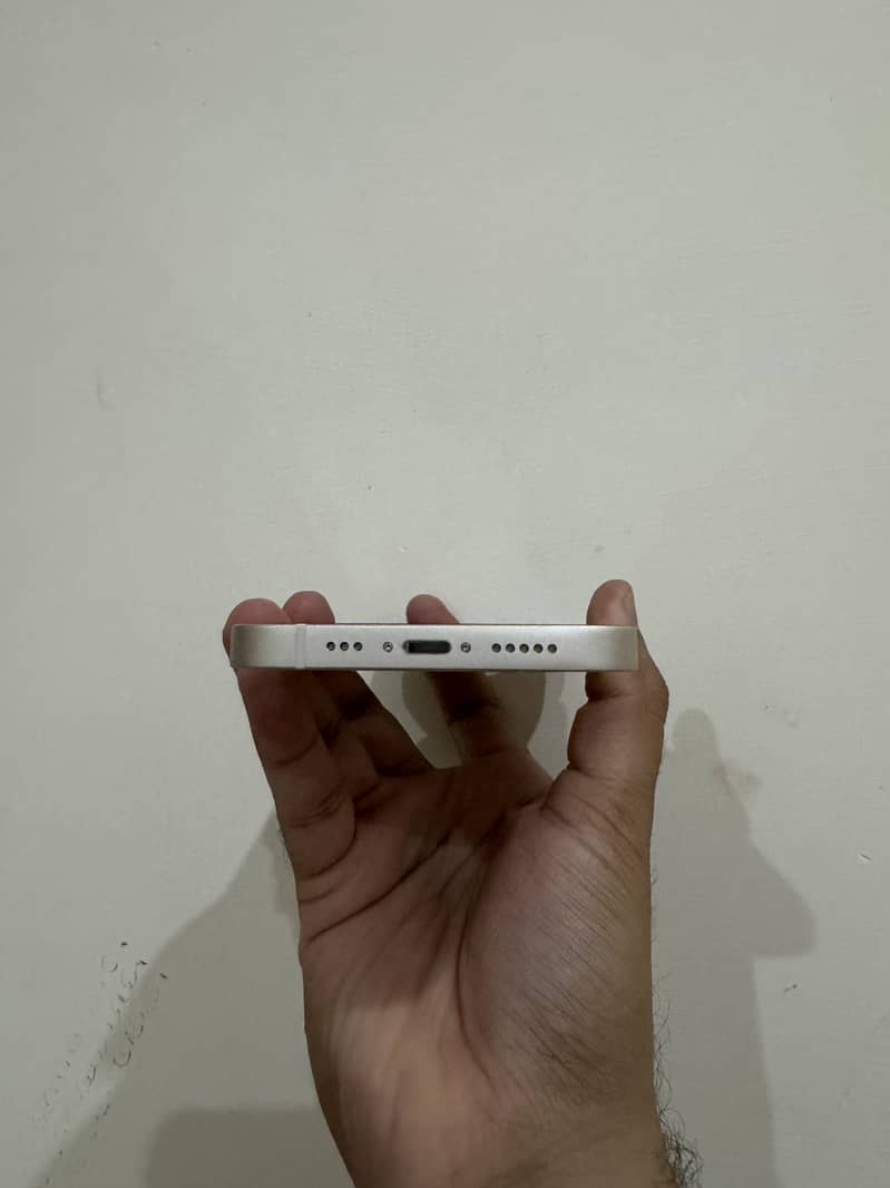 Apple iPhone 13 5