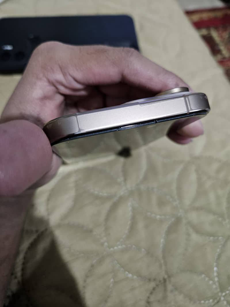 Iphone 16 pro 4
