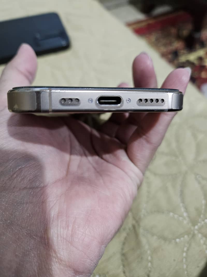 Iphone 16 pro 5