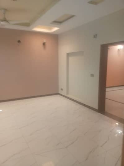 10 Marla Used House For Sale In Jasmine Block Bahria Town Lahore | 5 Bed | Gas Available | 3.70 Crore
