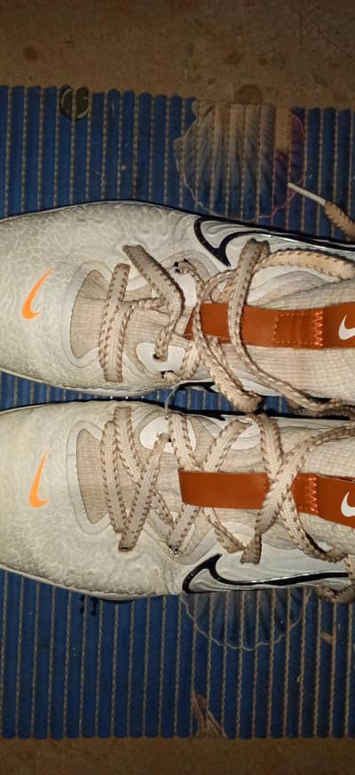 NIKE FOOTBALL BOTES