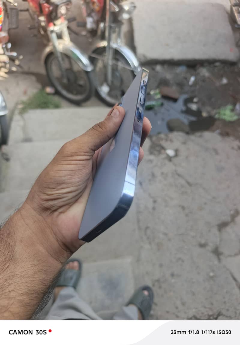 Apple iPhone 13 Pro Max 2
