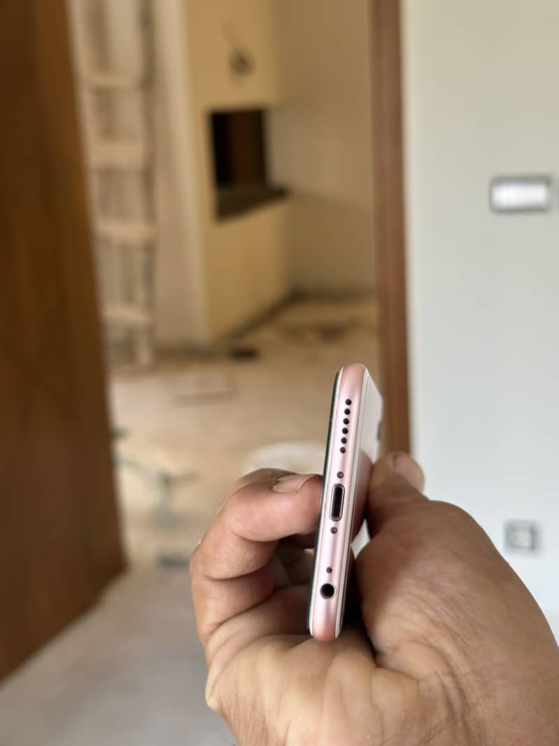 Apple iPhone 6S Plus 4