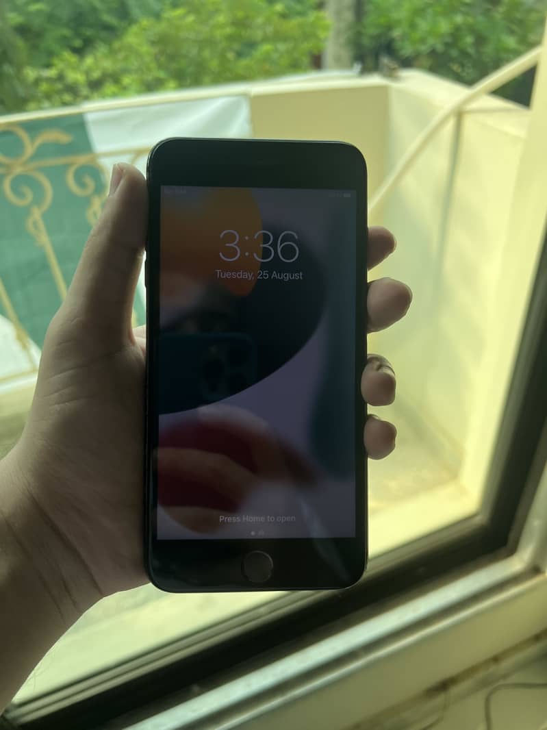 Apple iPhone 7 Plus 0