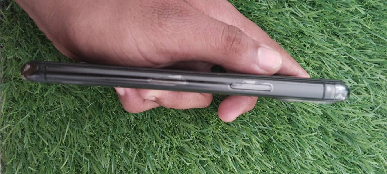 Apple iPhone 11 Pro 1