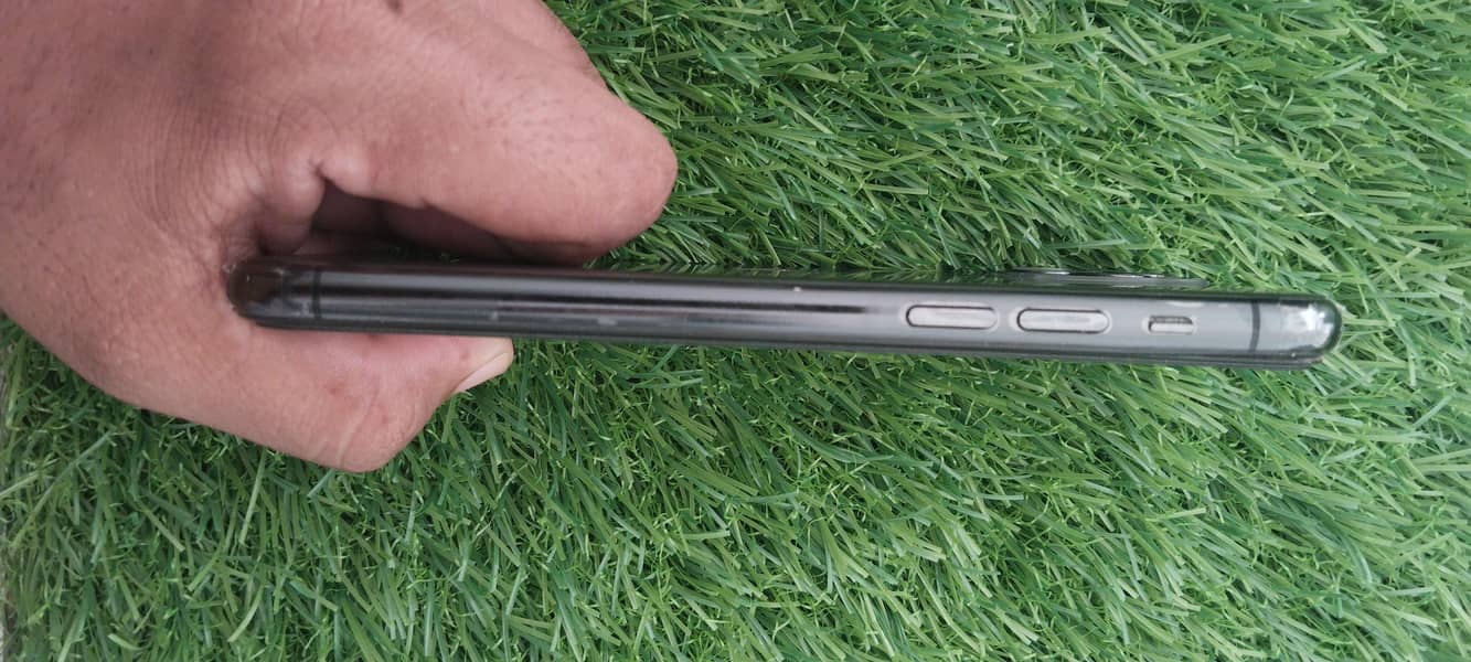Apple iPhone 11 Pro 2