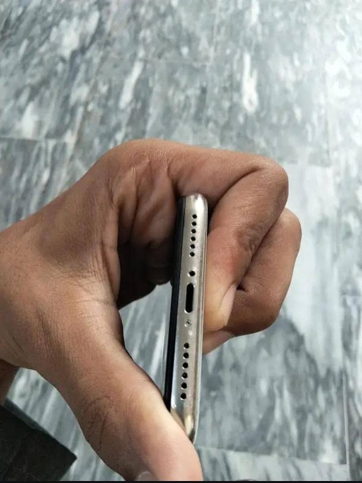 Apple iPhone X 3