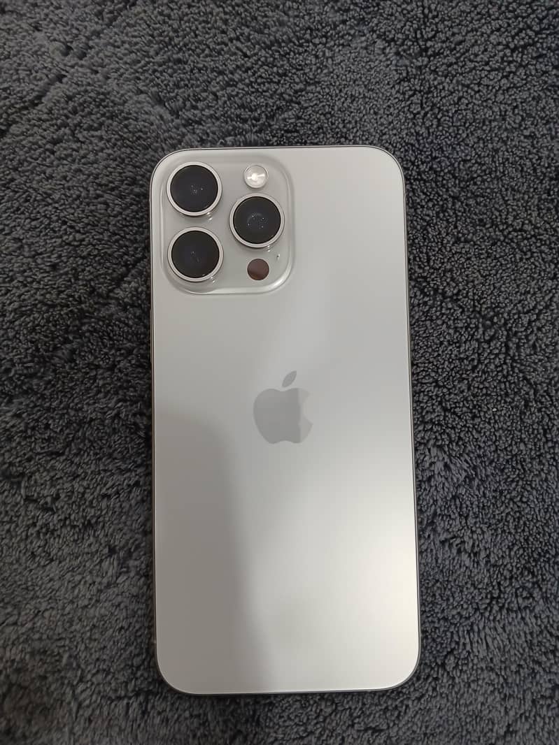 Apple iPhone 15 Pro Max 0