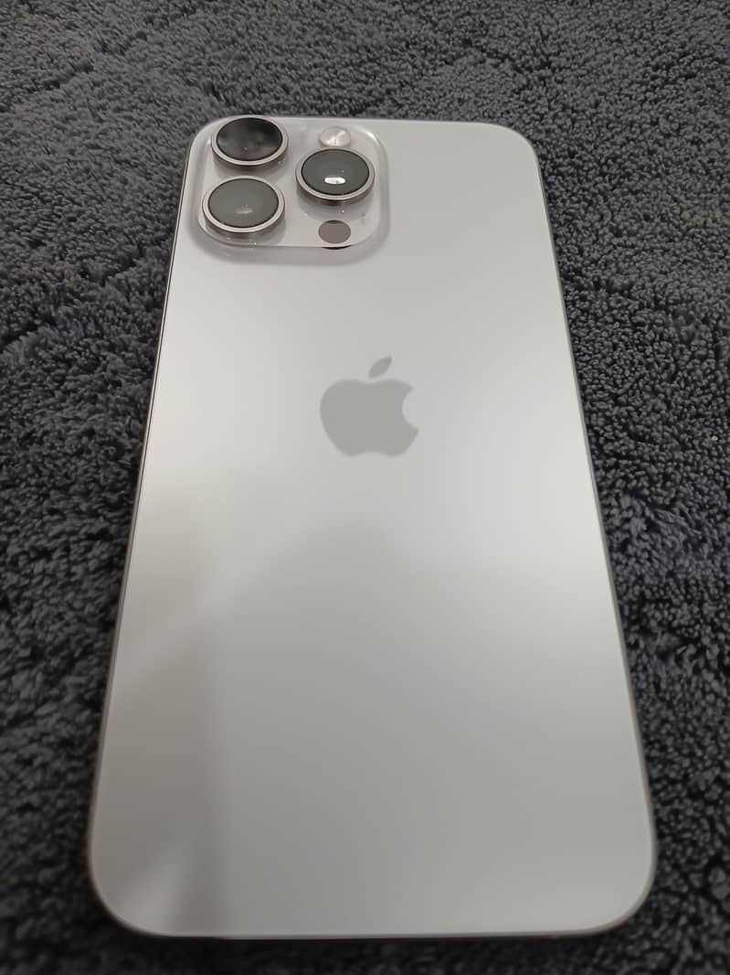 Apple iPhone 15 Pro Max 1