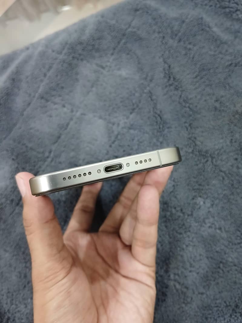 Apple iPhone 15 Pro Max 3