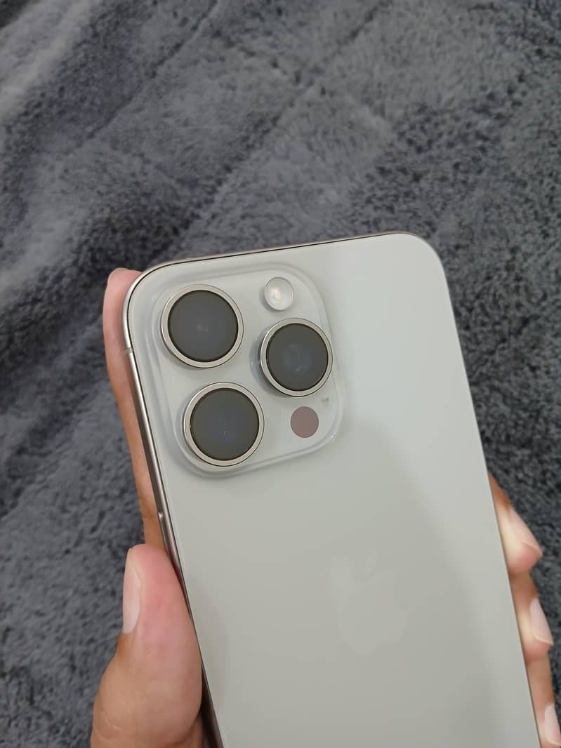Apple iPhone 15 Pro Max 7