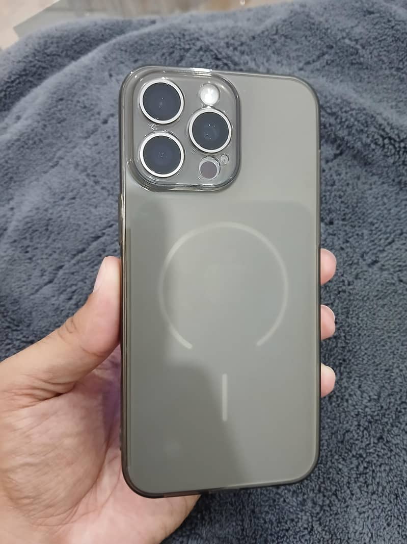 Apple iPhone 15 Pro Max 9