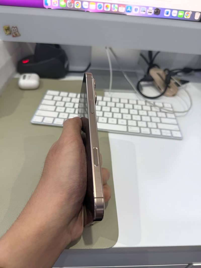 Apple iPhone 16 Pro 4