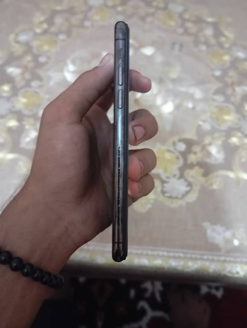 Apple iPhone X 3