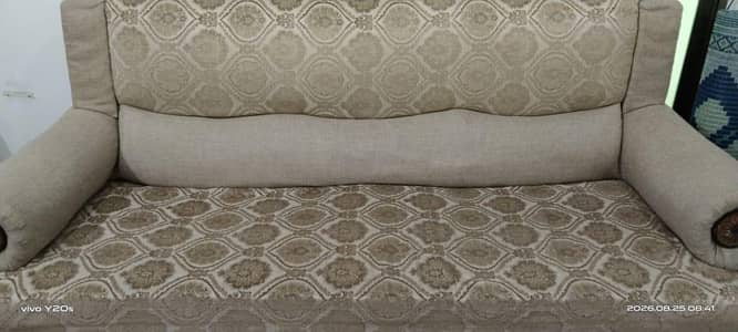 Recently deep cleaned good to use 3 seater sofa.